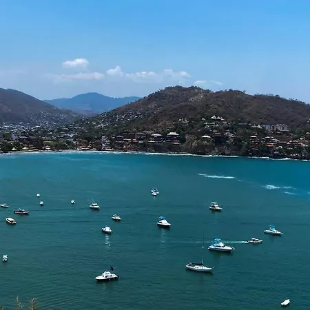Hermosa Vista De La Bahia De Zihuatanejo