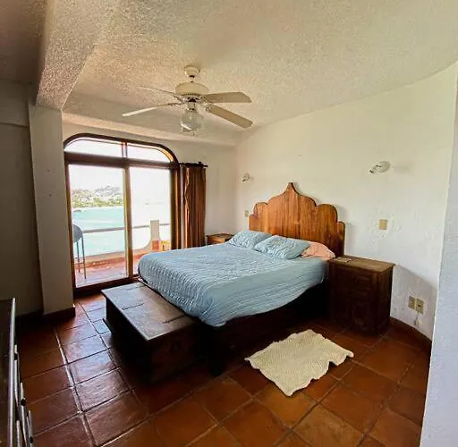 Hermosa Vista De La Bahia De Zihuatanejo